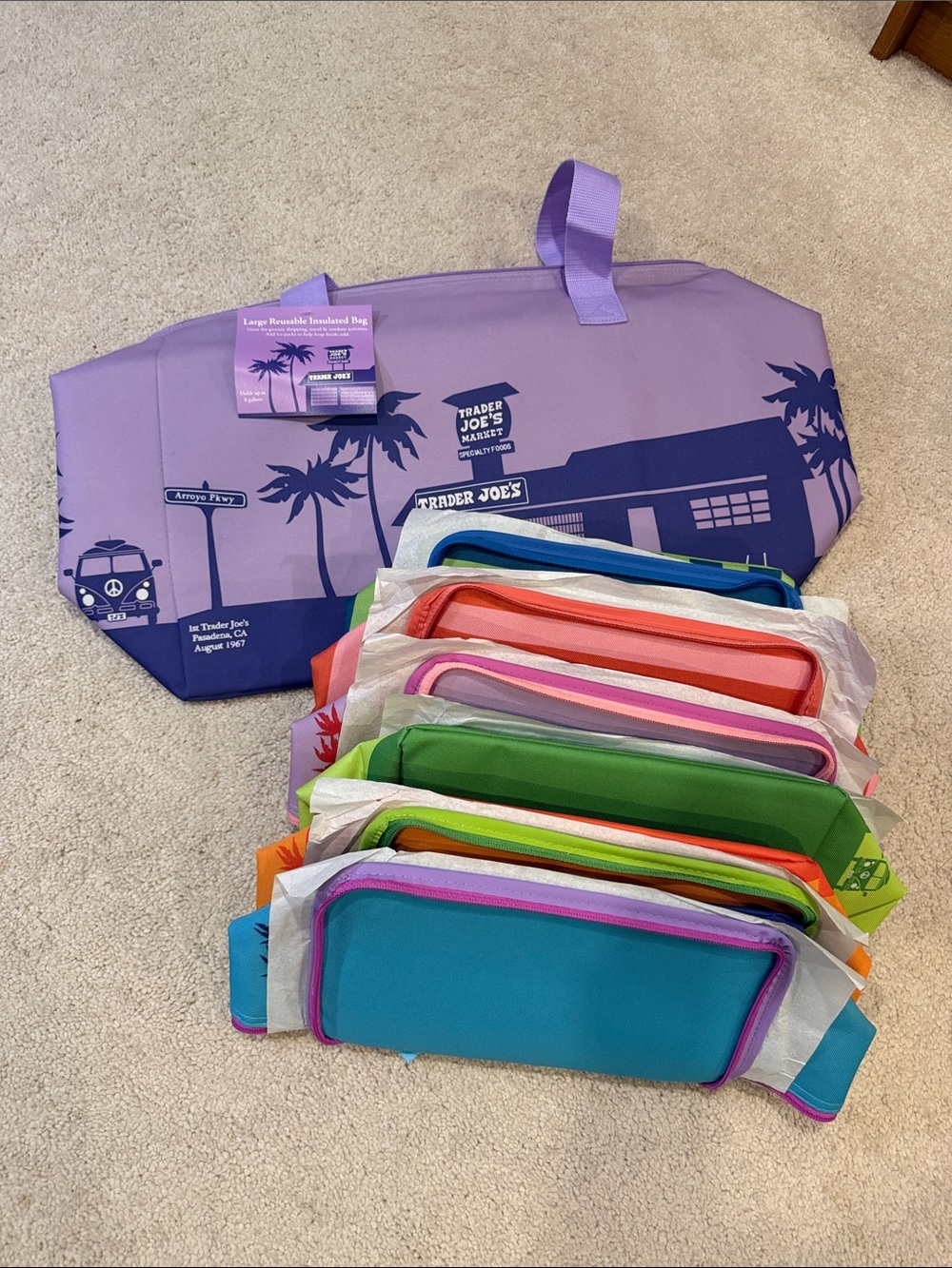 6 Trader Joe’s NEW Mini Insulated Totes 2026 & 1 Large Insulated Tote (7 pieces)